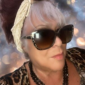 Vintage,🐚🐚🐚 tiny, real shellstrands  Unique necklace with real horn clasp